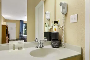 Super 8 by Wyndham Oxford - Salle de bain