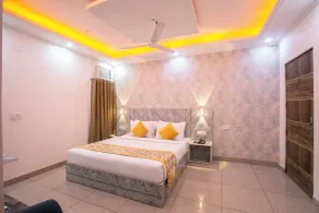 Hotel Roomsity Pride - Room