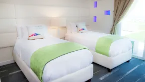 The Salty Mermaid Oceanfront Hotel - Vue de la chambre