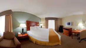 Holiday Inn Express & Suites Covington by IHG - Room