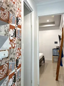 The Snug & The Sierra Airportel - Habitación