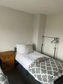 Comfortable 3 Bedroom House-ng5,sleeps 5 - Room