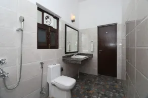 Corbett Comfort Lodge - Bathroom
