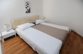 Citybreak Apartman With Private Beach Near Split - Room