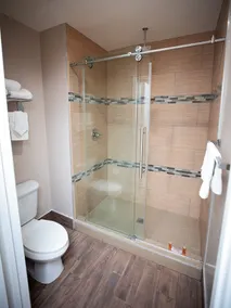 Diamond Bell Inn & Suites - Bathroom