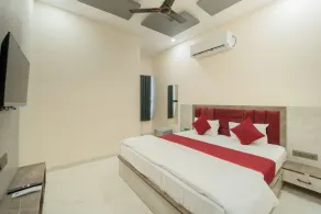 Hotel Galaxy 700 - A Luxury Hotel Near KhatuShyamJi Temple - Habitación