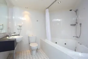 Brisbane International Virginia - Bathroom