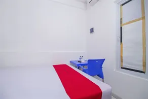 RedDoorz near STAN - Habitación