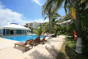 Solymar Beach Condos - Pool