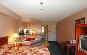 Niagara Lodge & Suites - Chambre