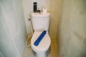 Chic and Cozy Studio at Serpong Garden Apartment - Salle de bain