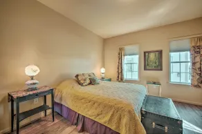 Unique Townhouse in Bavarian-style Neighborhood! - Room