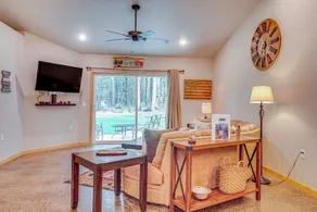 Pet-Friendly Woodruff Cabin Near Lakes - Interiör