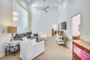 Private Virginia Beach Escape w/ Pool & Fire Pit! - Innvendig