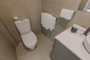 Studios On Beaumont - Bathroom