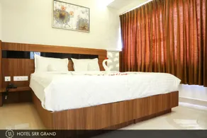 Hotel SRR Grand - Chambre