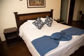 AVANTI HOTEL & CONVENTION CENTER - Room