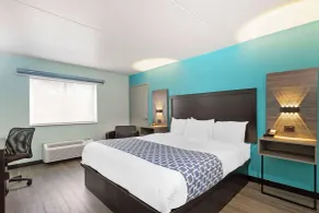 Clarion Inn Des Moines Airport - Room