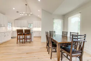 4 Mi to UT Austin: Bright & Modern Family Home - Interior