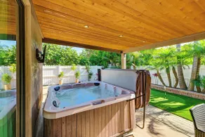 Walk to Lagoon! Luxe Coastal Escape w/ Pool Table - Interiør