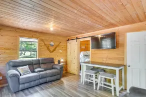 Quiet Hemphill Cabin Retreat Near Toledo Bend Lake - Innenbereich