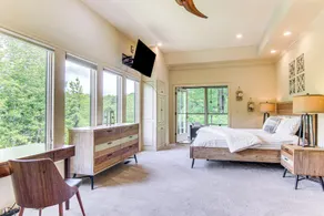 Hot Tub & Trail Access: 'treehouse' in Landrum! - Interiør