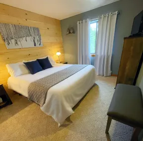 The Snowed Inn - Room