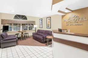Microtel Inn & Suites by Wyndham Franklin - Lobby