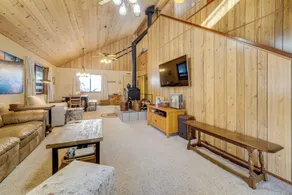 6 Mi to Sugar Bowl Resort: Soda Springs Cabin! - Interiør