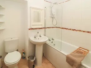 22 St Marys Walk - Bathroom