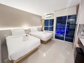 La Vista Patong Hotel - Room
