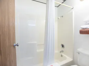 American Inn Ozark - Badezimmer