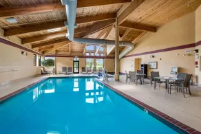 Quality Inn & Suites Lawrence - University Area - Piscine