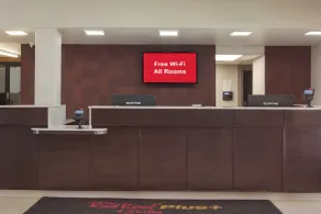 Red Roof Inn PLUS & Suites Erie - Réception
