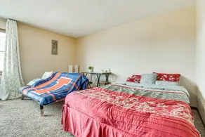 Savoy Apartment ~ 4 Mi to University of Illinois! - Room