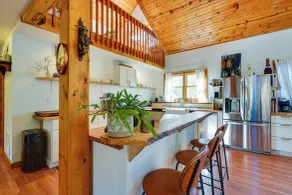 Delaware 'wooded River Retreat' w/ Views & More - Intérieur