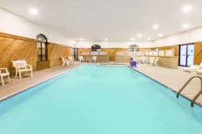 Ramada by Wyndham Strasburg Dover - Pool