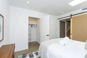Inventors' Loft Stay in the Heart of it All - Zimmer