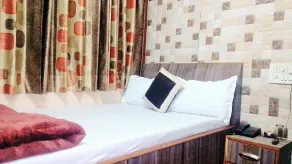 Ajanta Hotel 100 Mtrs Railway Station & 400 Mtrs Dargah - Room