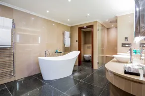 Radisson Blu Hotel, London Heathrow - Bathroom