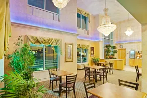 Holiday Inn Express Hotel & Suites London by IHG - Restaurant