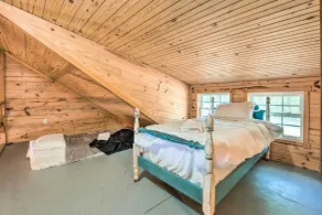 Idyllic Cabin w/ Fire Pit, Kayak On-Site! - Interiör