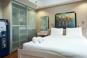 Cozy and Modern Studio Apartment at Belmont Residence Puri - Room