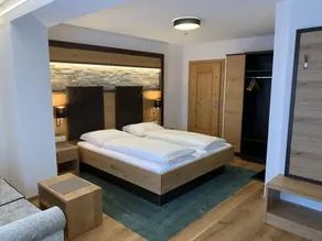 Triple room, shower, toilet - Habitación