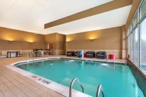 Drury Inn & Suites St. Louis Forest Park - Piscina