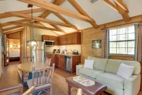 Fire Pit + Lake Access: Cabin Retreat in Heflin - Innenbereich