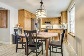 3 Blocks to Lambeau Field! Bright Home w/ Yard - Interiör