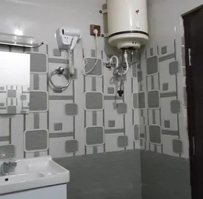 Hotel Sara PVT LTD - Bathroom