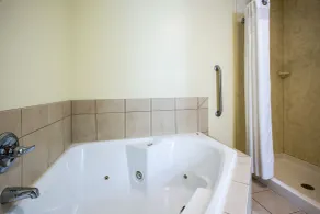 Holiday Inn Express & Suites Vandalia by IHG - Zimmer