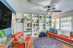 1 Mi to Dtwn: Family-friendly Brenham Bungalow! - Interiör
